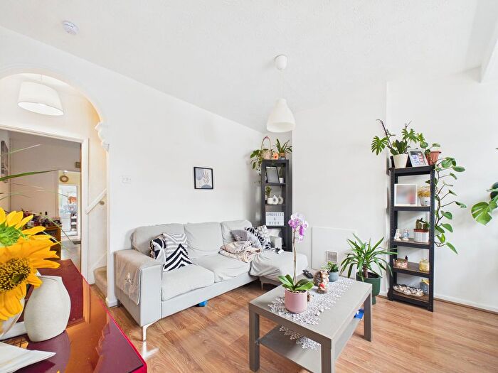 3 Bedroom Terraced House For Sale In Cranbury Road, Reading, RG30