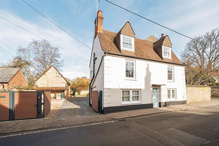 4 Bedroom Detached House For Sale In High Street, Harrold, Bedford, MK43