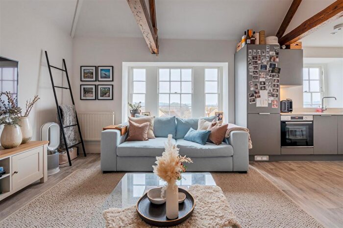 1 Bedroom Flat For Sale In Bath Road, Keynsham, Bristol, BS31