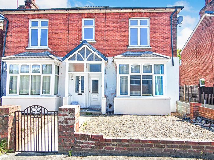 3 Bedroom Flat For Sale In Godstone Road, Whyteleafe, CR3