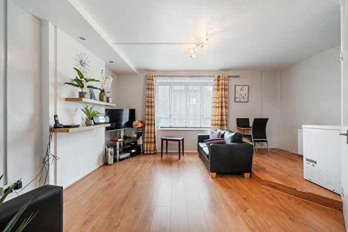 3 Bedroom Flat To Rent In St. Peter's Street, Cluse Court St. Peter's Street, N1