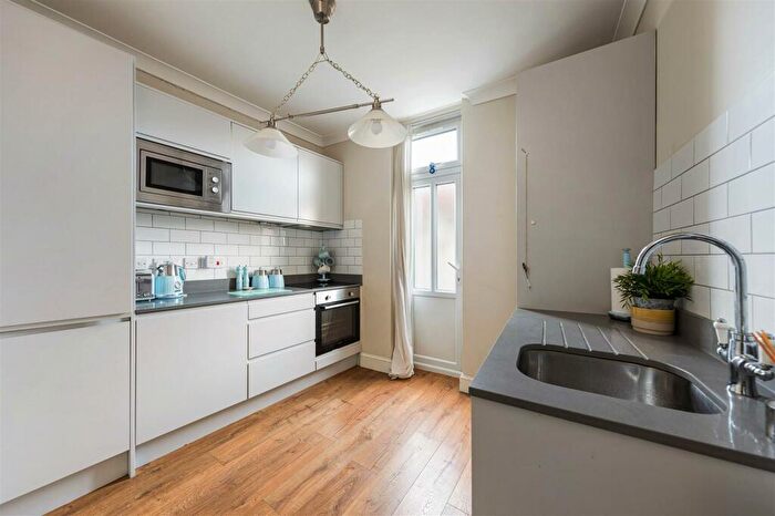 1 Bedroom Flat To Rent In Bulwer Road, Leytonstone, E11