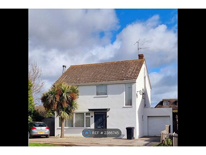 3 Bedroom Detached House To Rent In Chatsworth Avenue, Wokingham, RG41