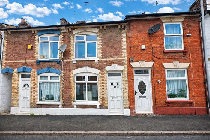 2 Bedroom Terraced House To Rent In Stanley Street, Luton, Bedfordshire, LU1