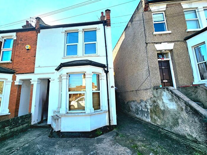 1 Bedroom Maisonette To Rent In Margaret Road, Barnet, EN4