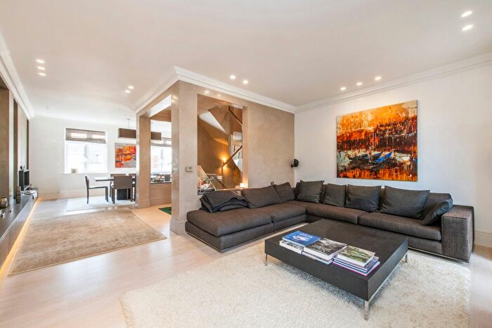 5 Bedroom Terraced House To Rent In Whitcome Mews, Richmond, TW9