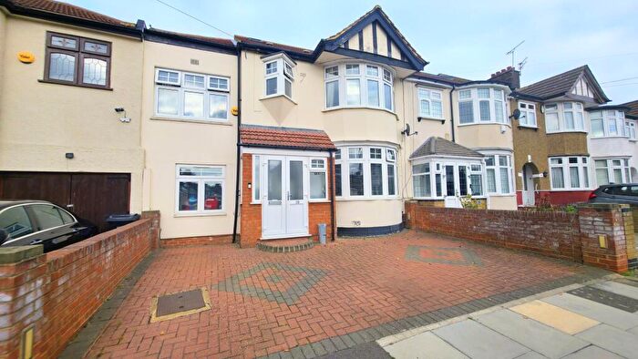 6 Bedroom Terraced House For Sale In Flora Gardens, Chadwell Heath, RM6
