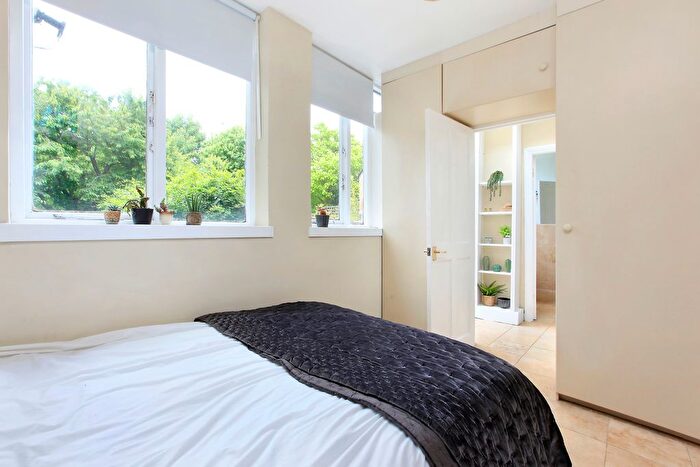 1 Bedroom Flat To Rent In Macaulay Road, Clapham, SW4
