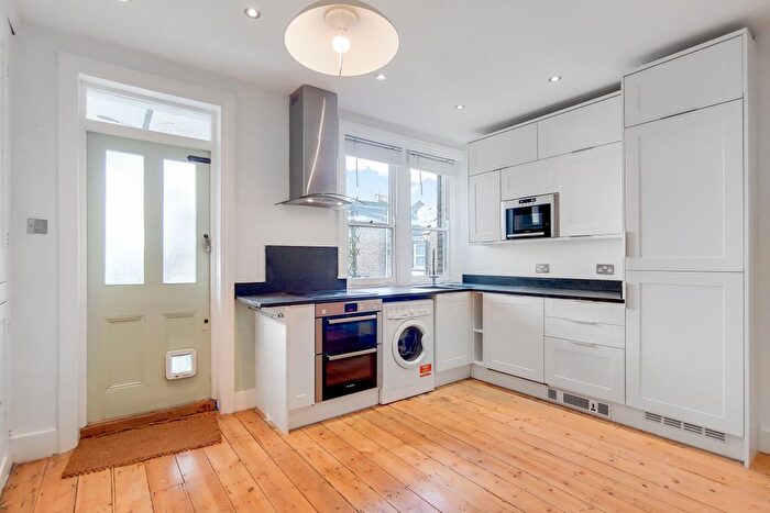 4 Bedroom Flat To Rent In , Streatham High Road, London, SW16