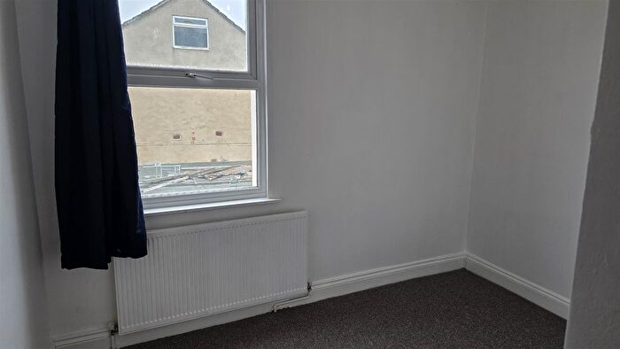 3 Bedroom Flat To Rent In Norwood Road, Southall, UB2