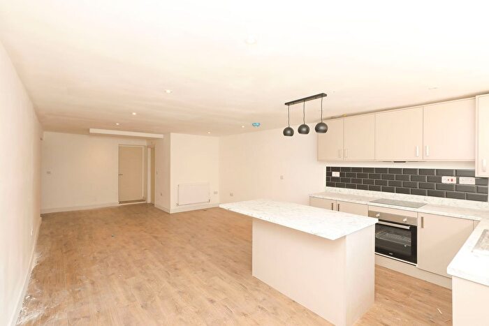 4 Bedroom Property To Rent In Lydgate House, Lydgate Lane, S10