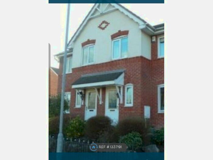 3 Bedroom Semi-Detached House To Rent In Oakshaw Close, Manchester, M9