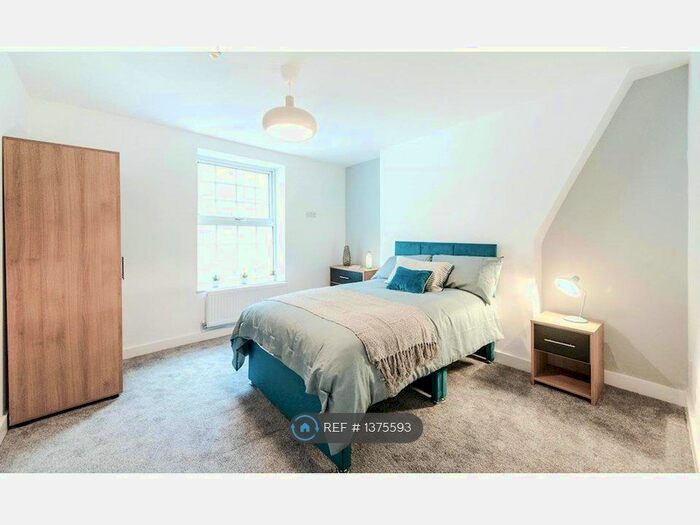 2 Bedroom Flat To Rent In Retiro Street, Oldham, OL1