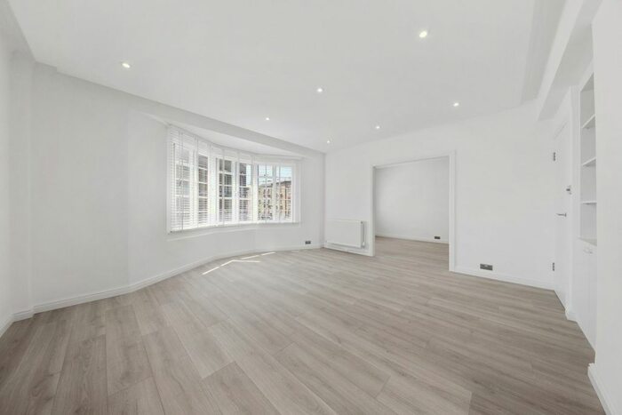 3 Bedroom Flat To Rent In Hamilton Court, Maida Vale, London, W9