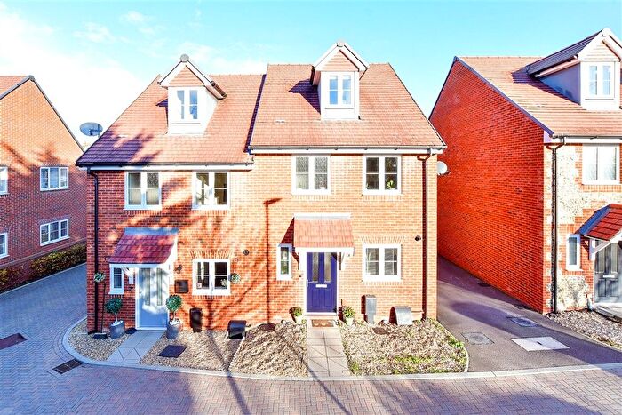 3 Bedroom Semi Detached House For Sale In Lynch Close, Havant, Hampshire, PO9
