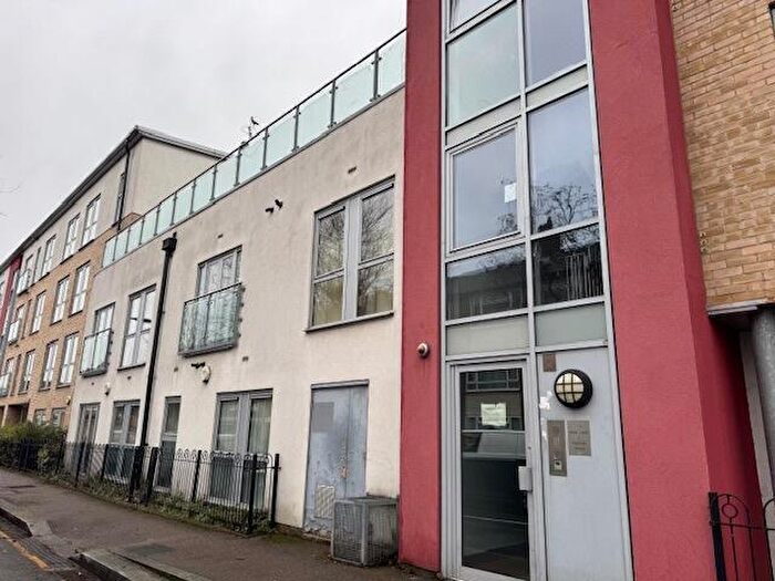 1 Bedroom Flat To Rent In Rosedene Terrace, E10