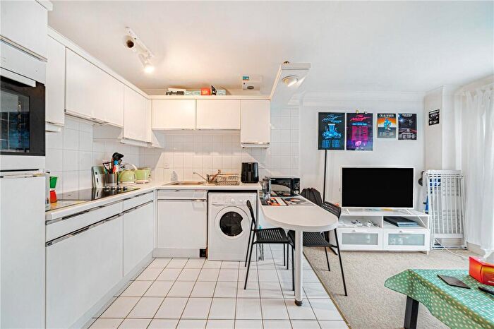 1 Bedroom Apartment For Sale In King & Queen Wharf, Rotherhithe Street, London, SE16 - Photo 3