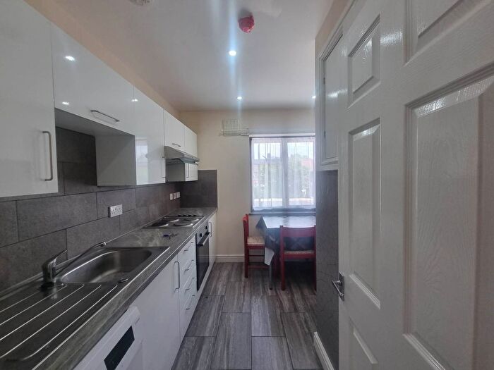 1 Bedroom Flat To Rent In The Roundway, London, N17