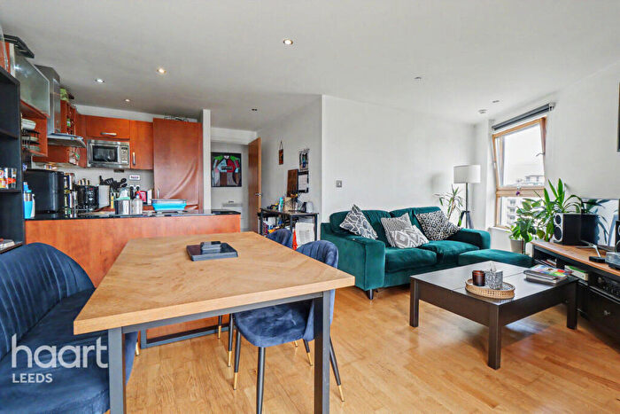 2 Bedroom Apartment For Sale In Armouries Way, Leeds, LS10
