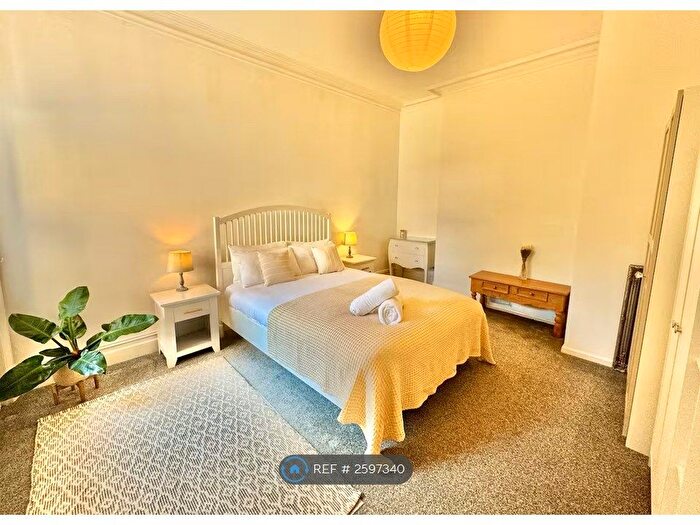 3 Bedroom Flat To Rent In Queensland Road, Bournemouth, BH5