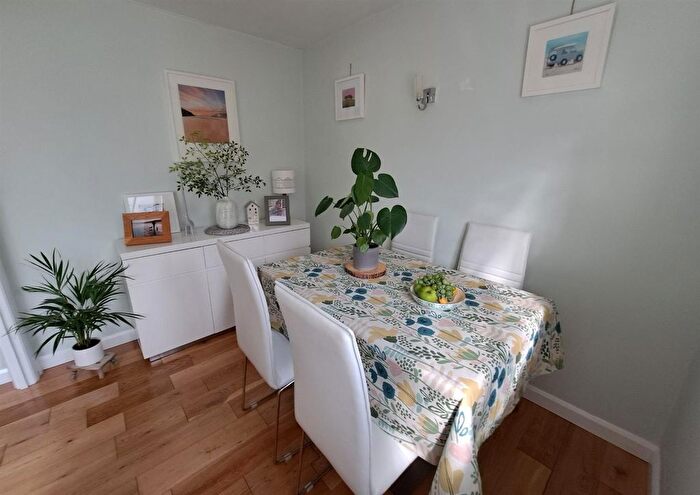 2 Bedroom Detached Bungalow For Sale In Cleveland Garth, Lupset Park, Wakefield, WF2