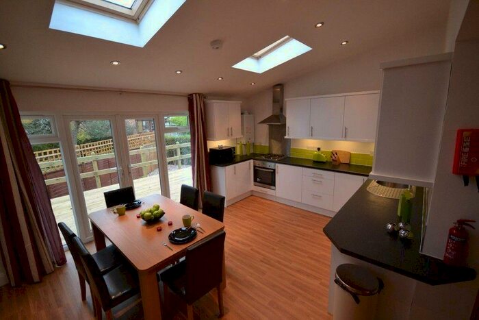 6 Bedroom House To Rent In Pelham Crescent, Beeston, NG9