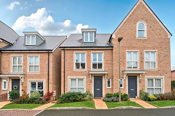 4 Bedroom Semi Detached House For Sale In Bicester, Oxfordshire, OX26