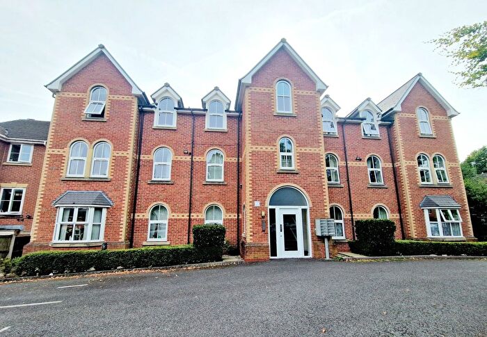 2 Bedroom Flat To Rent In Oakhurst Gardens, Prestwich, M25