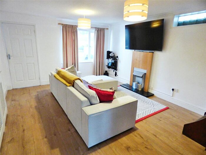 2 Bedroom Semi-Detached House For Sale In Medlar Close, Hedge End, Southampton, SO30
