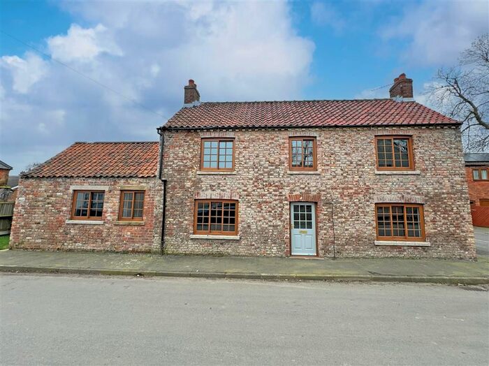 3 Bedroom Semi-Detached House For Sale In High Street, Garthorpe, Scunthorpe, DN17