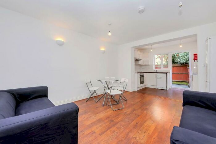 5 Bedroom Town House To Rent In Ferry Street, London, E14