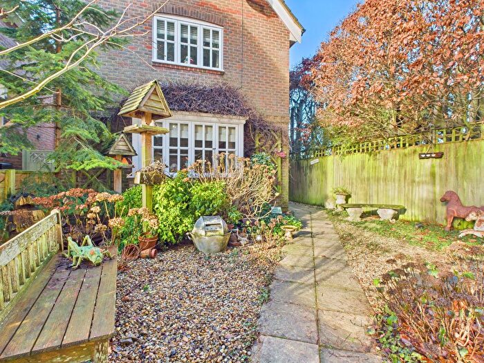 3 Bedroom Detached House For Sale In Fairfield Mews, Ashington, RH20