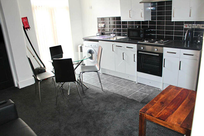 4 Bedroom House To Rent In Deyne Street, Salford, M6