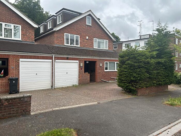 6 Bedroom Detached House For Sale In Bentley Way, IG8