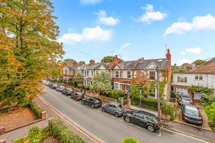 1 Bedroom Flat For Sale In Queens Road, Twickenham, TW1