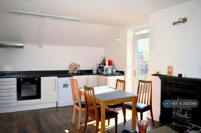 4 Bedroom Maisonette To Rent In Grosvenor Place, Newcastle Upon Tyne, NE2