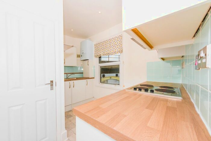 2 Bedroom Flat For Sale In Ferndale Road, London, SW9