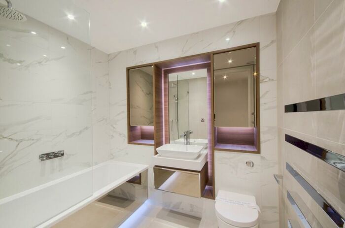 Flat To Rent In Goodman's Fields, Piazza Walk, Aldgate, London, E1