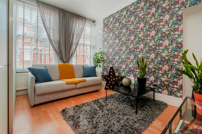 1 Bedroom Flat To Rent In Hanson Street, Fitzrovia, W1W