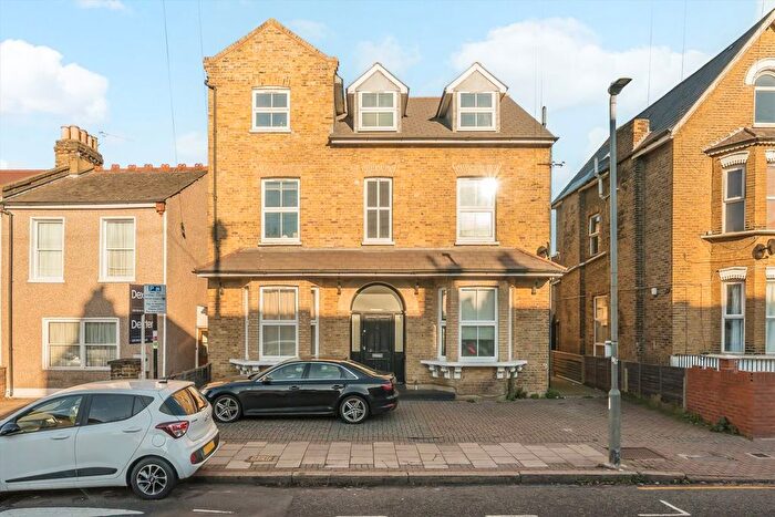 2 Bedroom Flat For Sale In Longley Road, Tooting, SW17