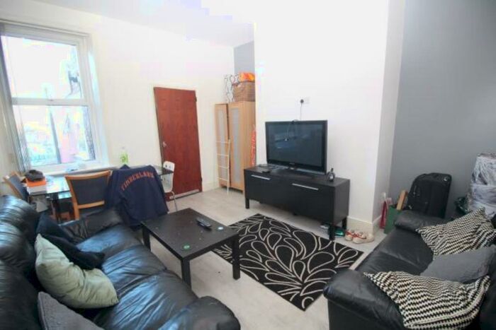 3 Bedroom Flat To Rent In Simonside Terrace, Heaton, Newcastle Upon Tyne, NE6