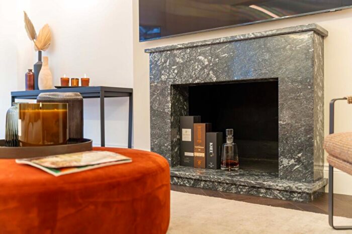 3 Bedroom Apartment For Sale In Hyde Park Mansions, Transept Street, London, NW1