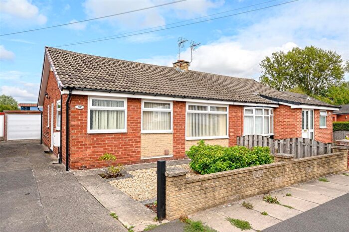 2 Bedroom Semi-Detached Bungalow For Sale In Eastholme Drive, Rawcliffe, York, YO30