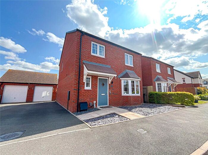 3 Bedroom Detached House For Sale In Meadow Way, Tamworth, Staffordshire, B79