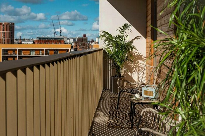 2 Bedroom Apartment To Rent In Leodis Square, LS11