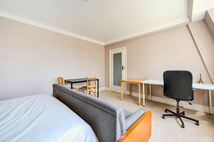 Studio To Rent In Chatsworth Court, Earls Court, London, W8