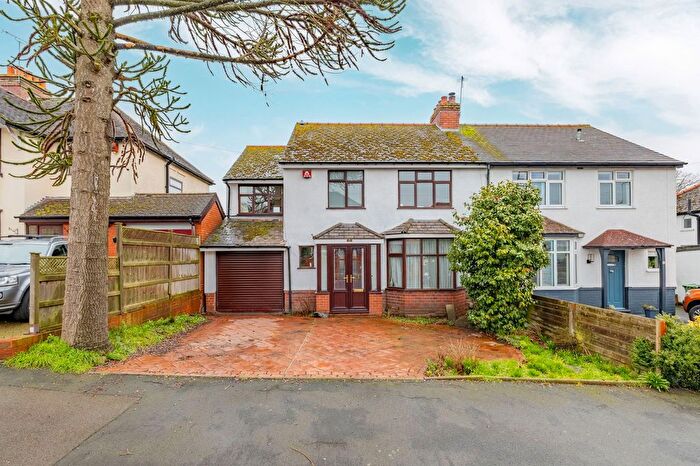 4 Bedroom Semi Detached House For Sale In Meriden Avenue, Wollaston, Stourbridge, DY8