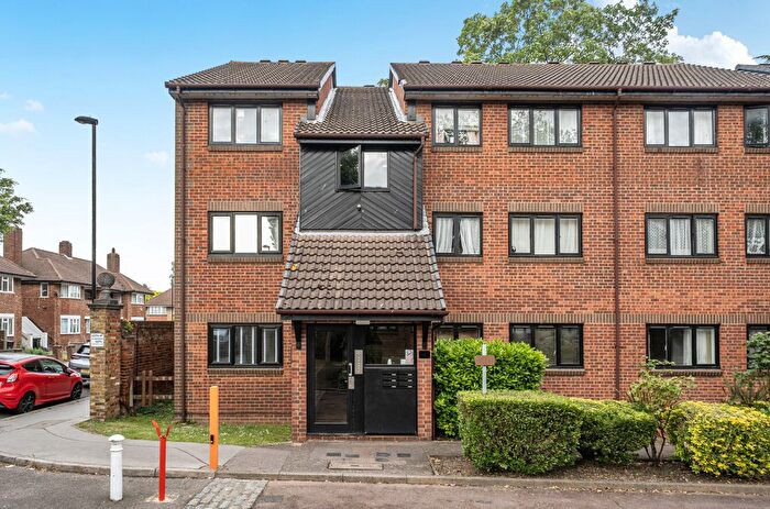 1 Bedroom Flat For Sale In St. Christophers Gardens, Thornton Heath, Surrey, CR7