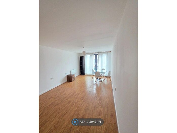 1 Bedroom Flat To Rent In Chimes House, Beckenham, BR3