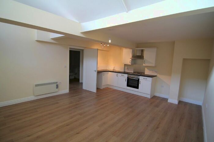 1 Bedroom Flat To Rent In High Street, Cheltenham GL52